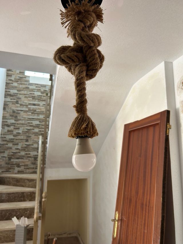 Lámpara colgante de cuerda