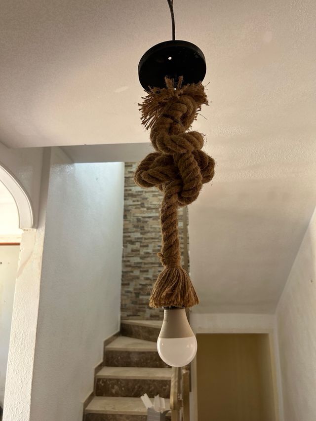 Lámpara colgante de cuerda