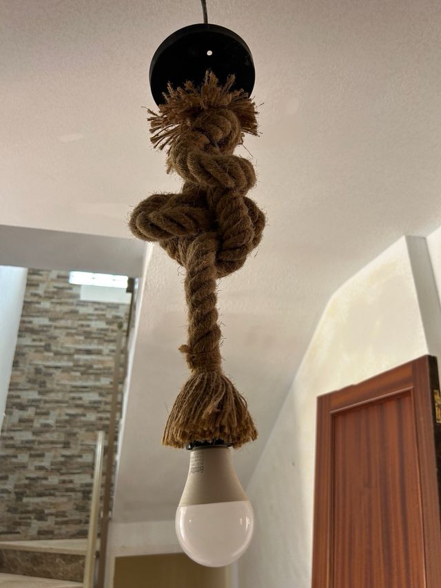 Lámpara colgante de cuerda