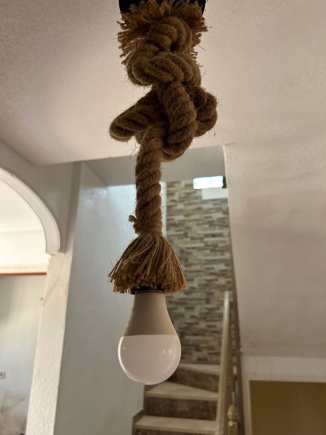 Lámpara colgante de cuerda