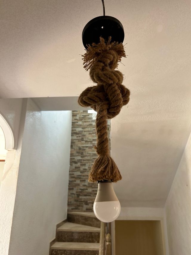 Lámpara colgante de cuerda