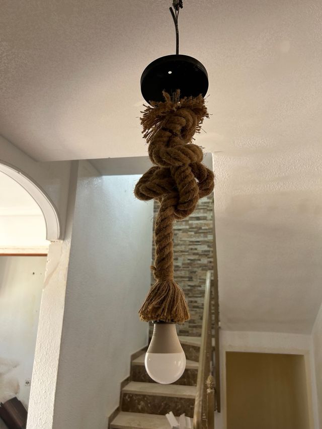 Lámpara colgante de cuerda