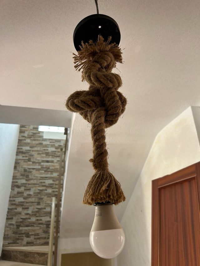 Lámpara colgante de cuerda