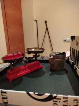 Giocattoli antichi: cucina e bilancia