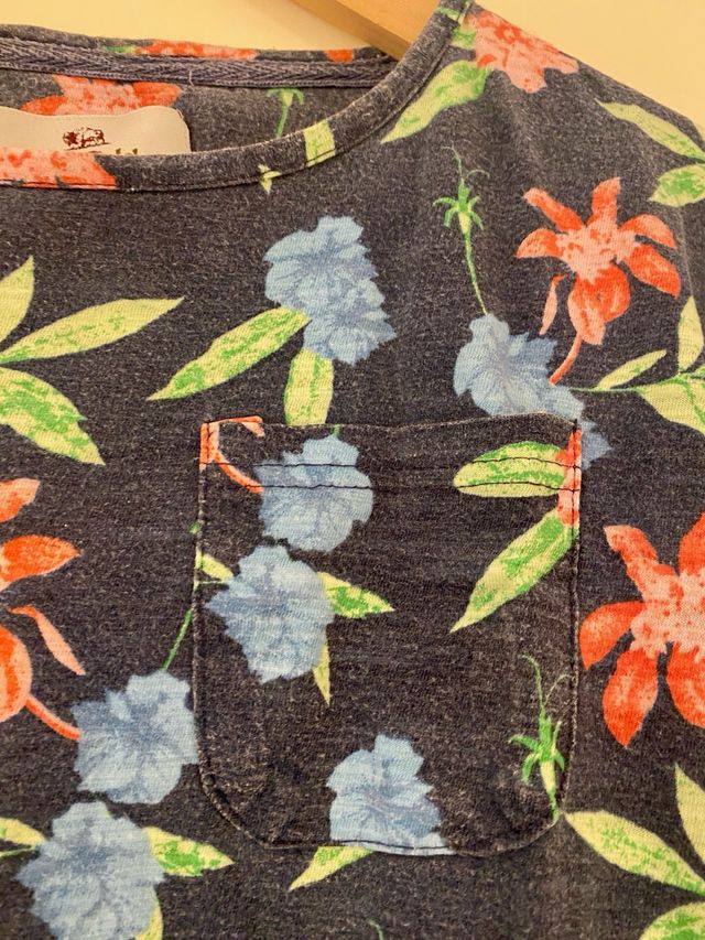 Camiseta flores