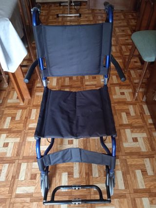 Silla de ruedas plegable, andador y pedales 