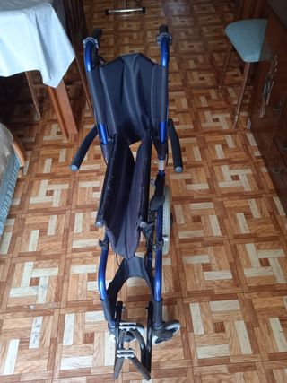 Silla de ruedas plegable, andador y pedales 