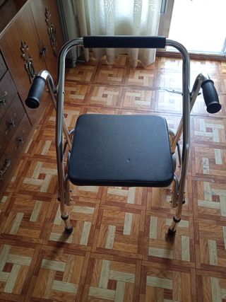 Silla de ruedas plegable, andador y pedales 