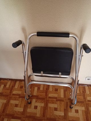 Silla de ruedas plegable, andador y pedales 