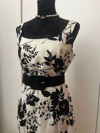 Vestito bianco e nero floreale