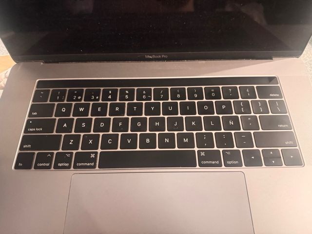 MacBook Pro 15" 2017 - 16GB RAM 
256gb SSD