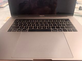 MacBook Pro 15" 2017 - 16GB RAM  256gb SSD