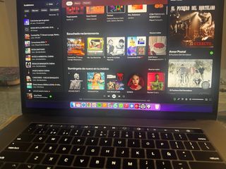 MacBook Pro 15" 2017 - 16GB RAM  256gb SSD