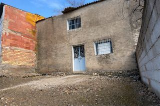 OFERTON Se vende cochera en la aldea de Gutar.