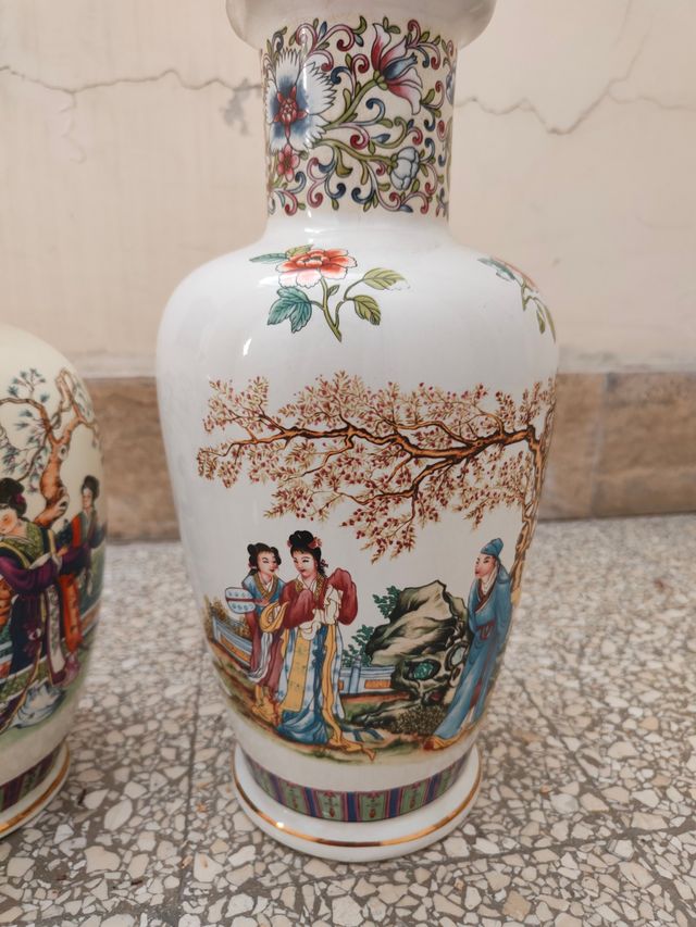 Vasi giapponesi decorati