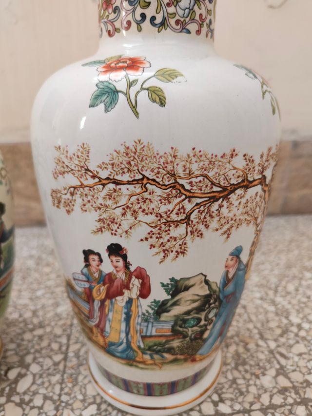 Vasi giapponesi decorati