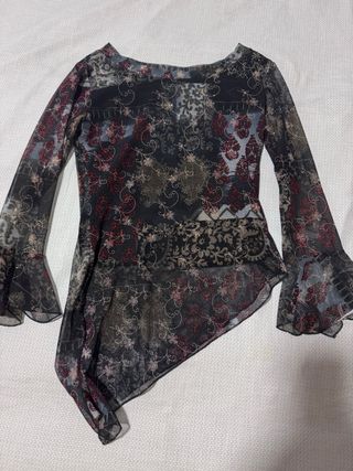 Blusa negra y roja manga larga