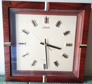 Reloj LORUS vintage cuadrado