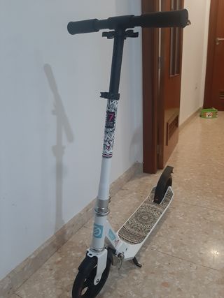 Patinete infantil, casi nuevo