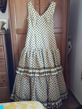 Vestido Flamenco lunares verde oliva. 