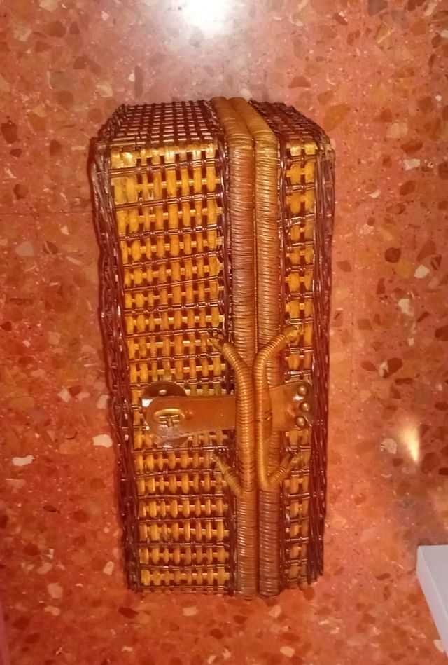 Cesta picnic mimbre antigua