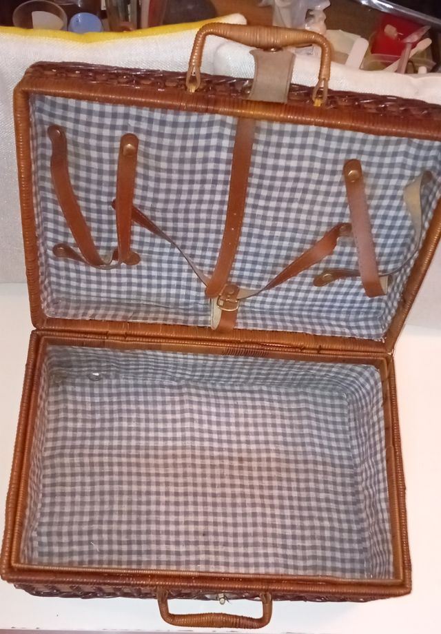 Cesta picnic mimbre antigua