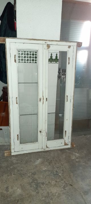 Ventana antigua de madera  
