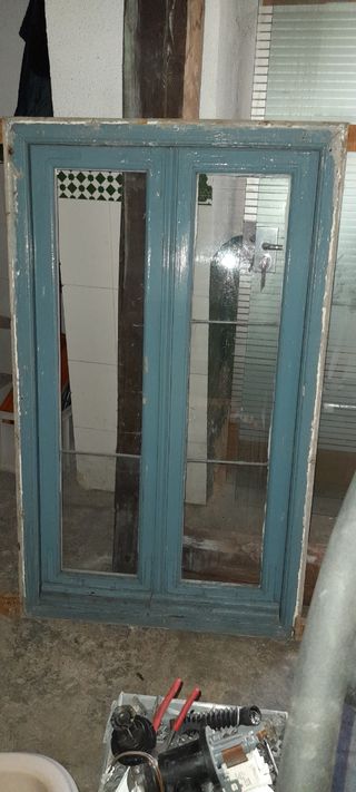 Ventana antigua de madera  