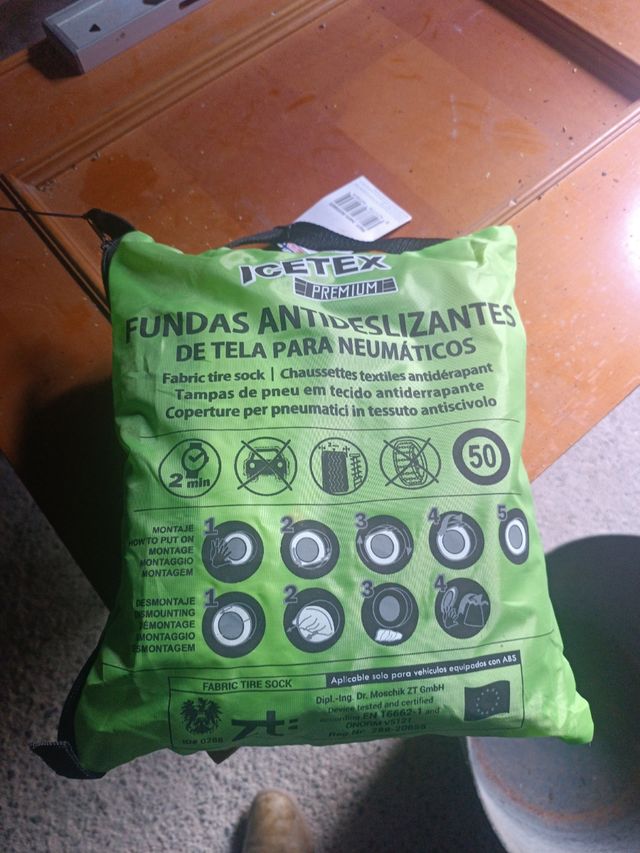 Cadenas nieve. Fundas anti-deslizantes neumáticos