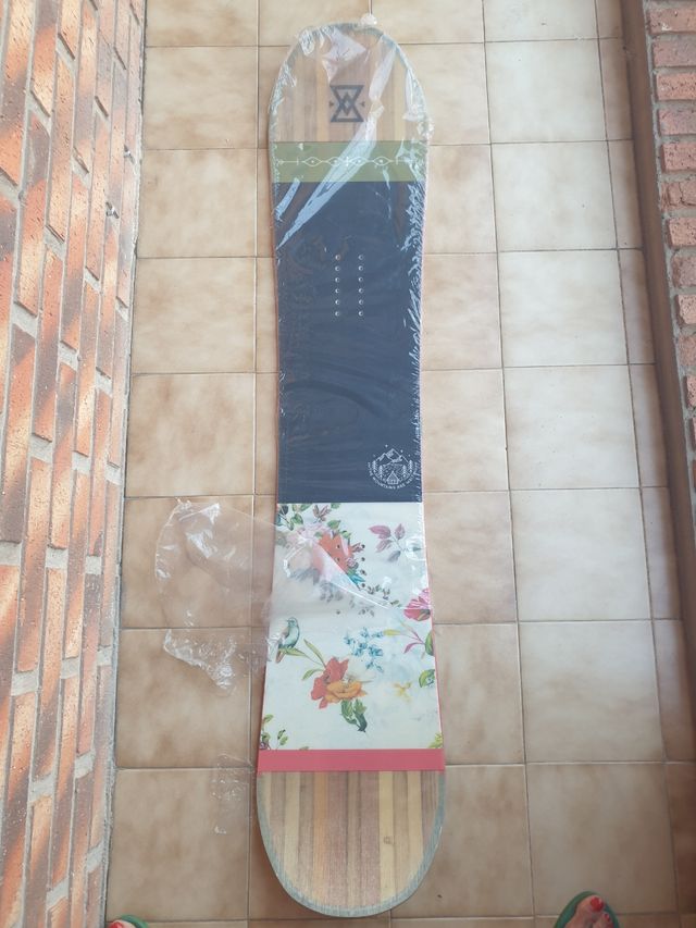 Tabla snow con fijaciones de 36.5 nueva 