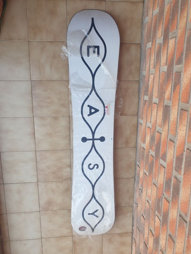 Tabla snow con fijaciones de 36.5 nueva 