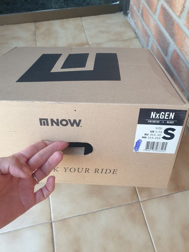 Tabla snow con fijaciones de 36.5 nueva 