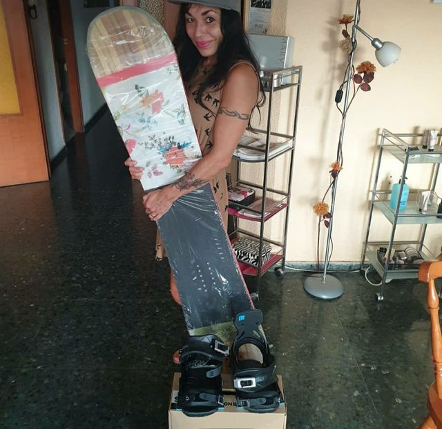 Tabla snow con fijaciones de 36.5 nueva 