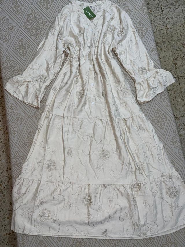 Vestido beige bordado