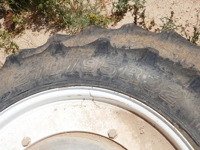 Ruedas de tractor agrícolas de segunda mano 270/95