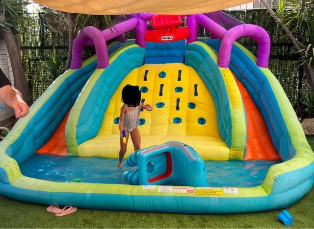 Castillo acuático hinchable Little Tikes