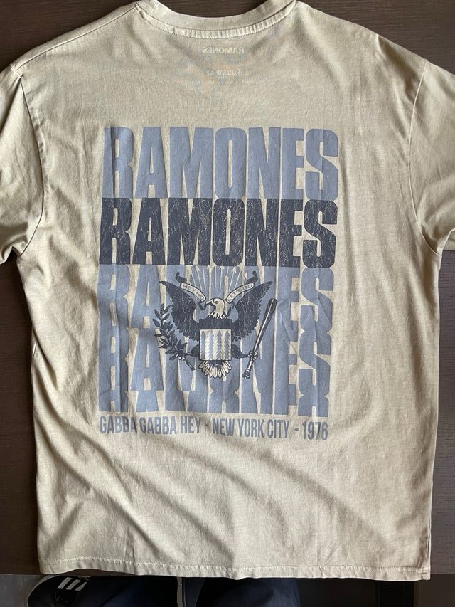 Camiseta Ramones beige