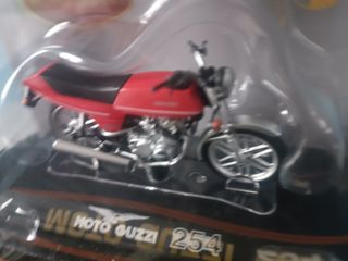 Moto Guzzi 254 Modellino