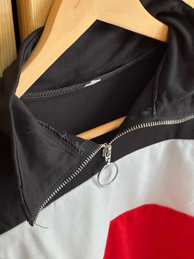 Sudadera corta tricolor