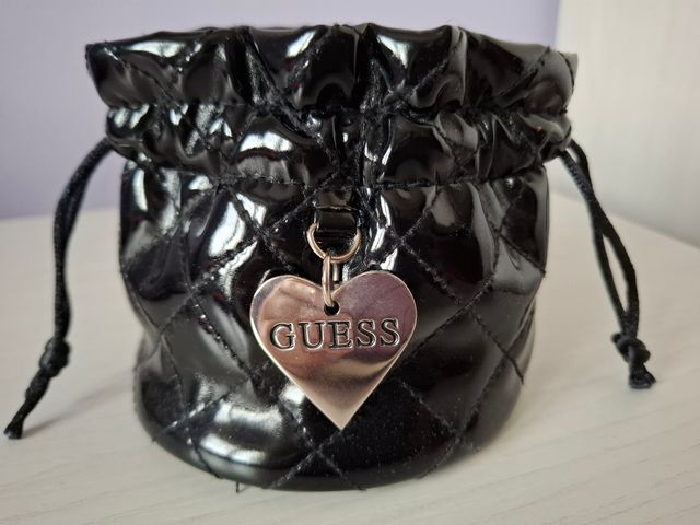Pochette Guess nera