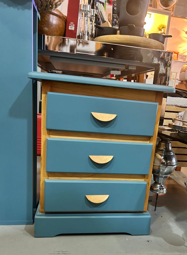 Mesilla noche azul restaurada 3 cajones y 2 baldas