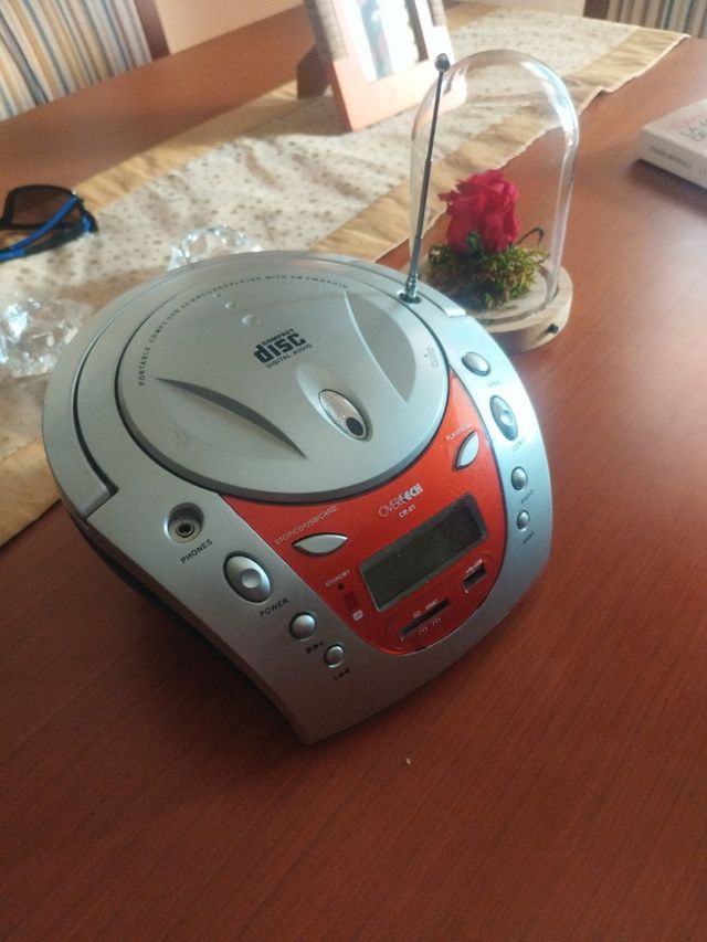 Radio CD OVERMAX con USB -Reproductor de CD Portát