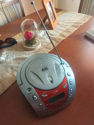 Radio CD OVERMAX con USB -Reproductor de CD Portát