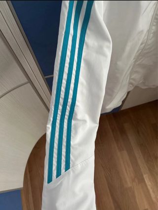 Chaqueta Adidas ClimaLite blanca y azul