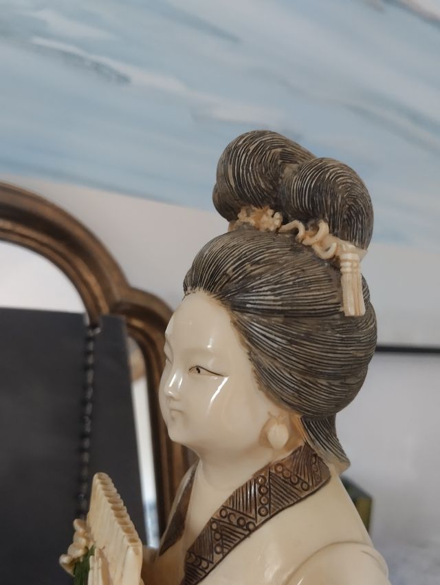 Figura de mujer oriental