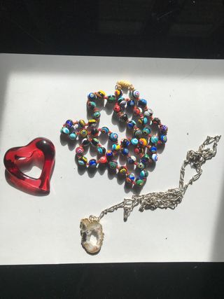 Colgantes y collar multicolor