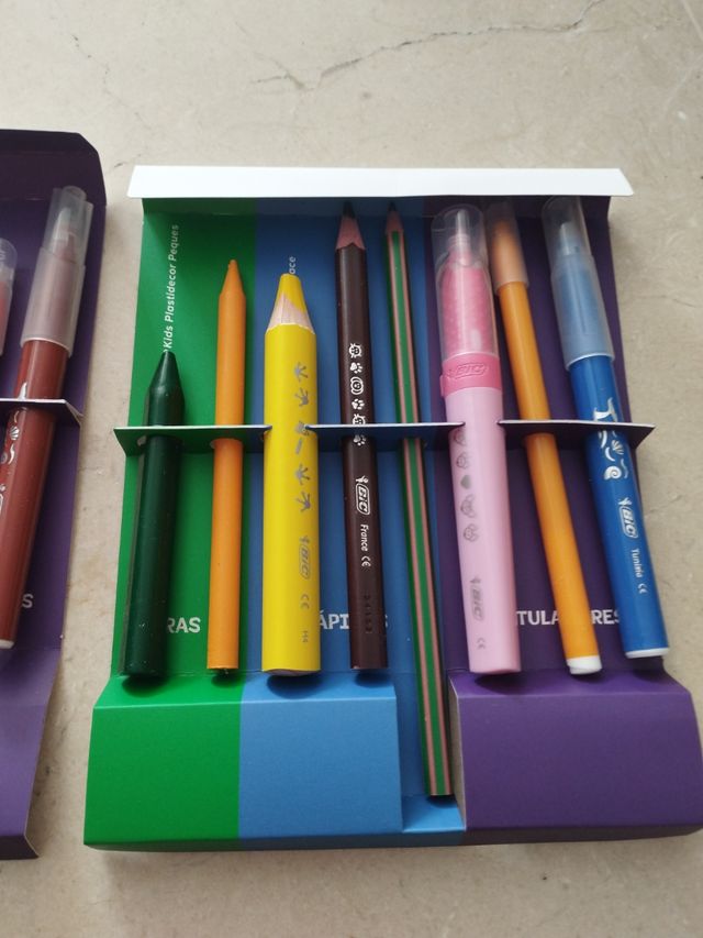 Lote BIC de material escolar.