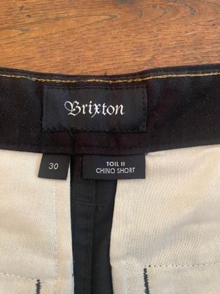 Bermudas Brixton azul marino.