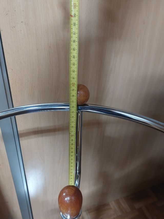 Perchero pie metal madera