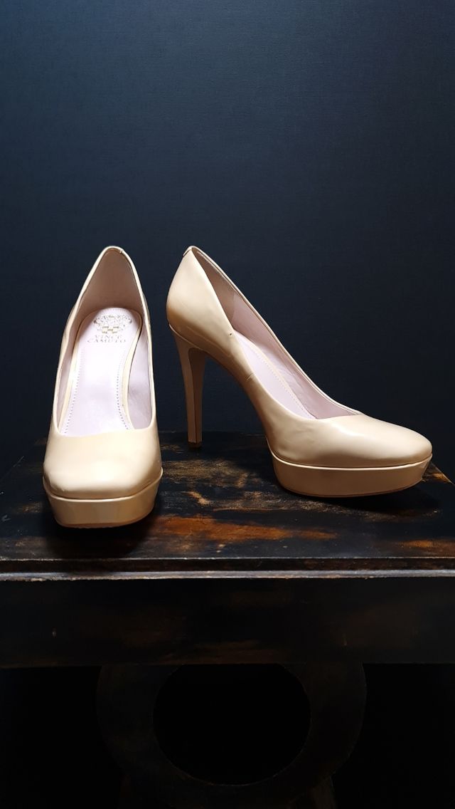 Scarpe in pelle scamosciata beige con tacco alto 41